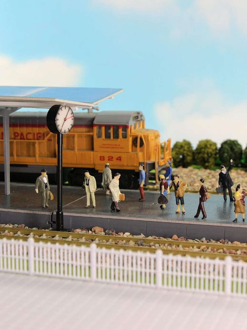 P8712 40pcs All Standing Pose Figures Assorted HO Scale Person Model Train Stree - Picture 2 of 9